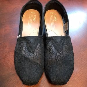 Women’s Black lace Toms 8.5